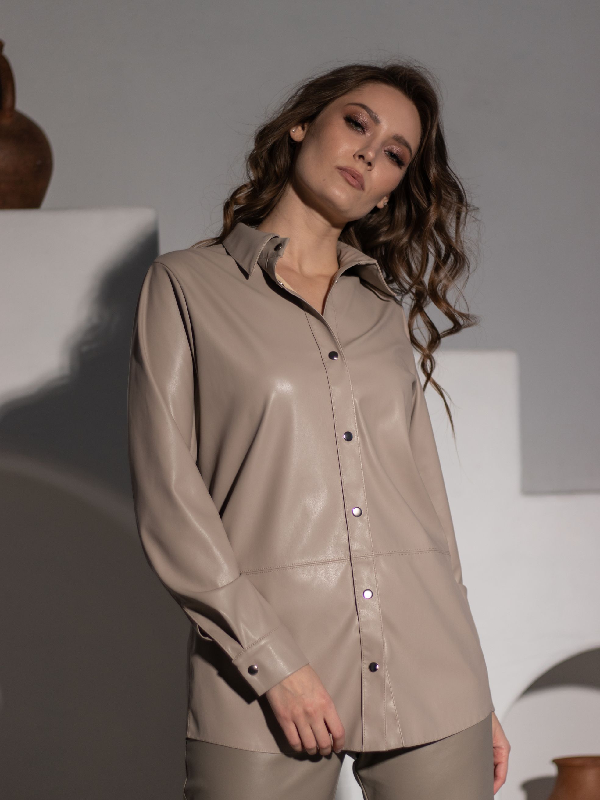 Женская одежда, рубашка из экокожи, артикул: 983-0844, Цвет: бежевый,  Фабрика Трика, фото №1