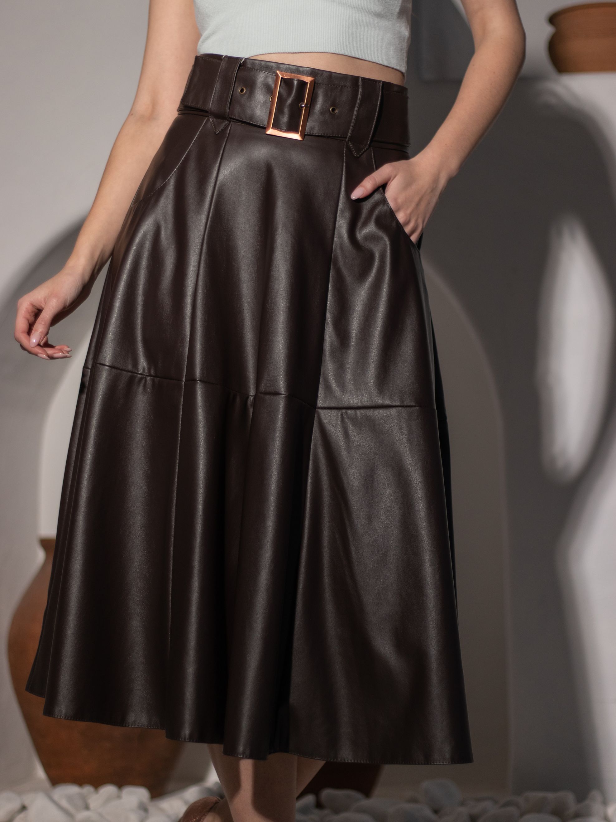Женская одежда, юбка из экокожи, артикул: 890-0524, Цвет: коричневый,  Фабрика Трика, фото №1